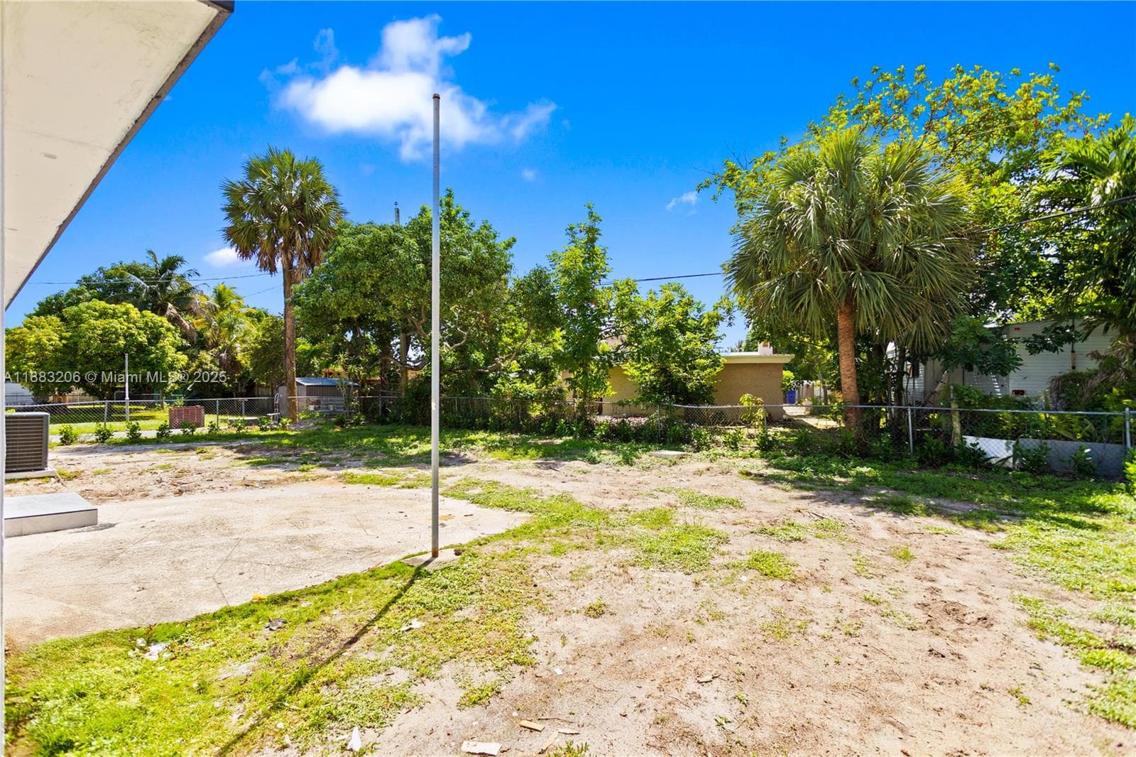 1042 NW 13th St photo 18