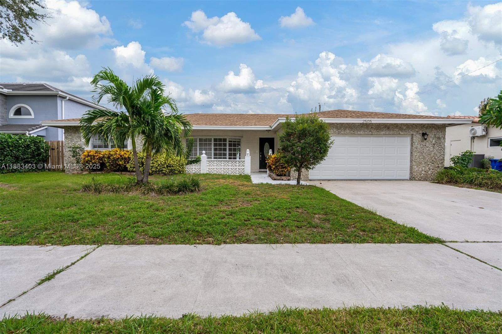 2505 NE 35th Dr photo 3