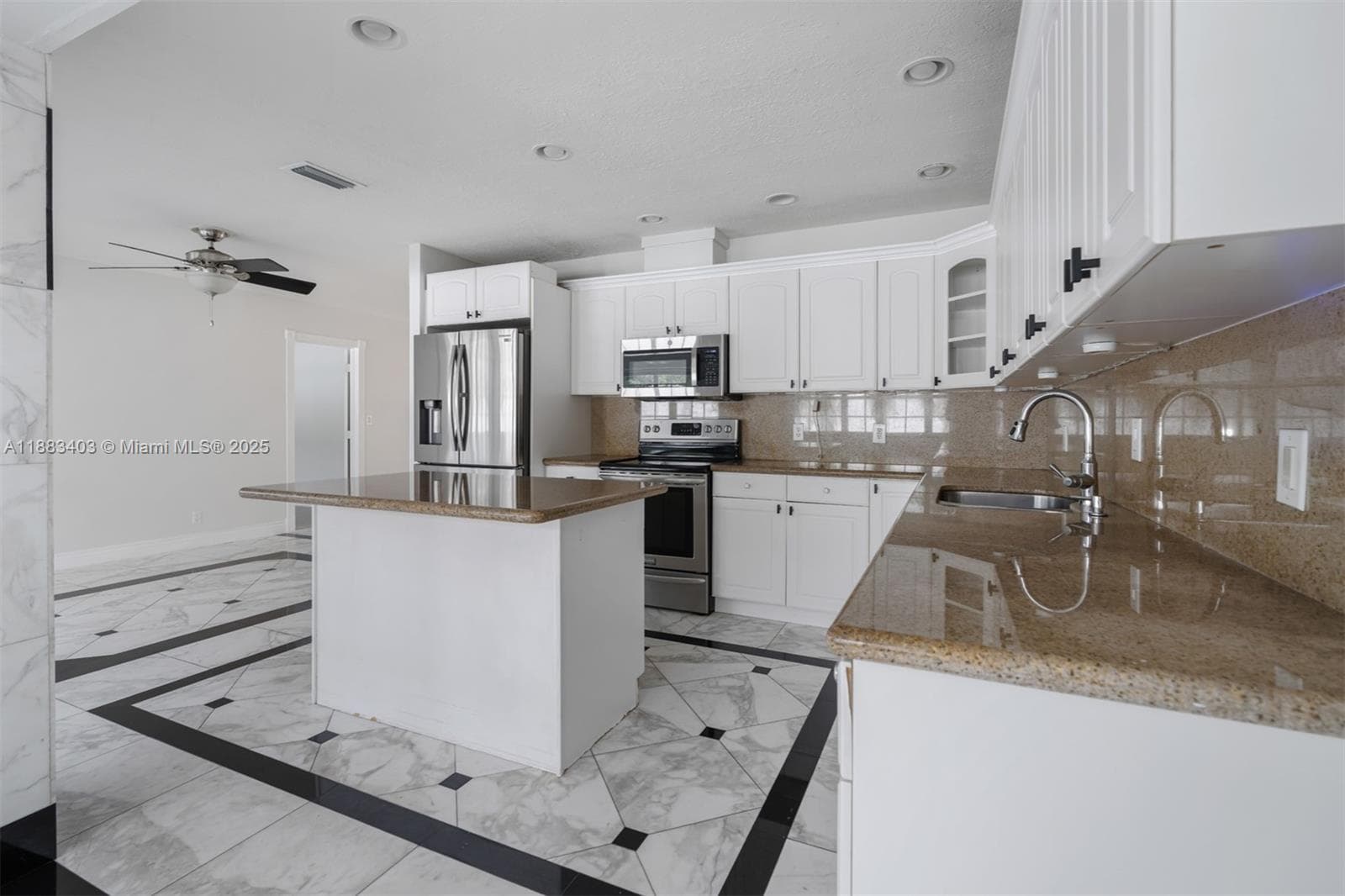 2505 NE 35th Dr photo 8
