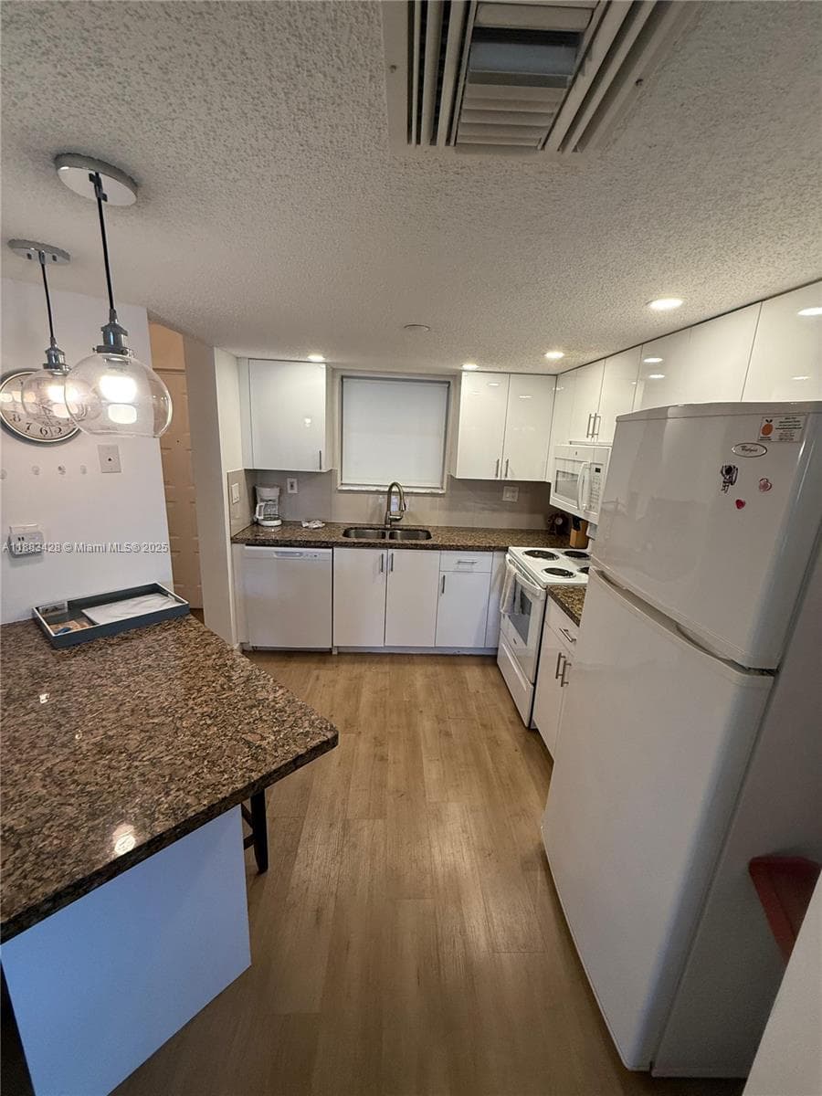 Le Frontenac · #505 in Sunny Isles Beach - Photo 4