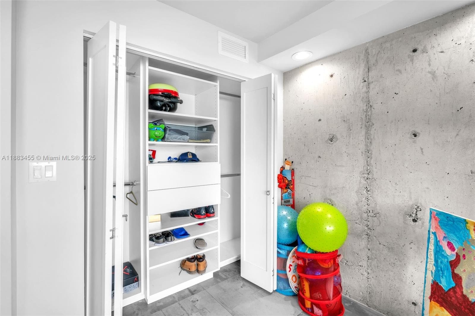 The Burleigh House Condo · #736 in Miami Beach - Photo 8