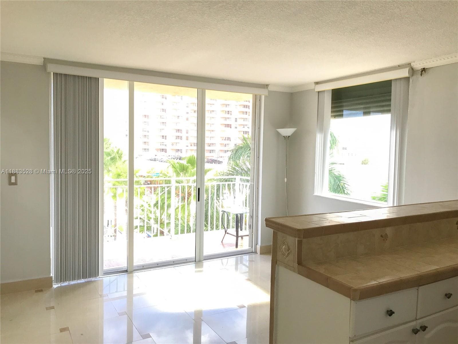 CAPOMAR CONDO · #406 in Miami Beach - Photo 2