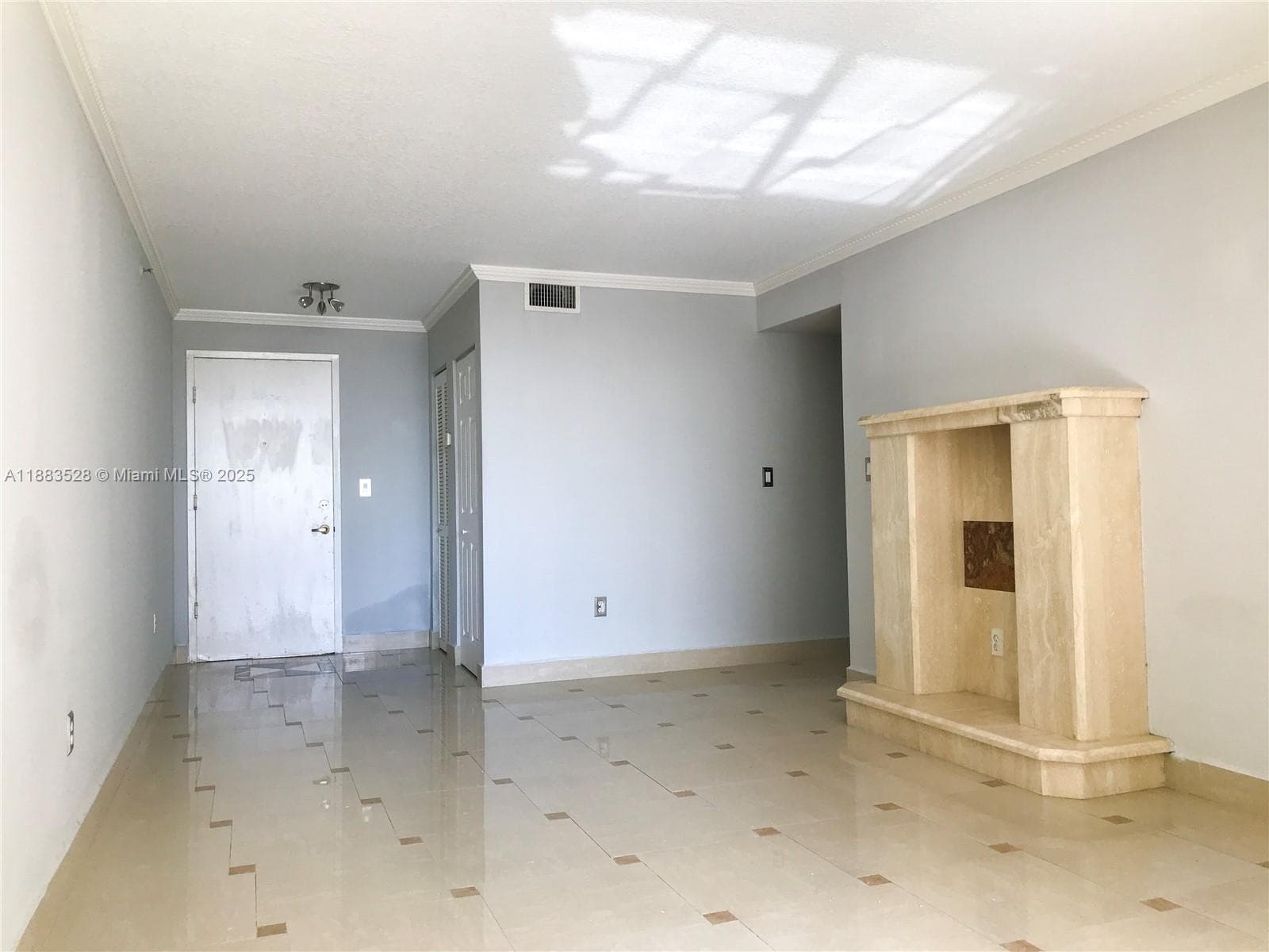 CAPOMAR CONDO · #406 in Miami Beach - Photo 3