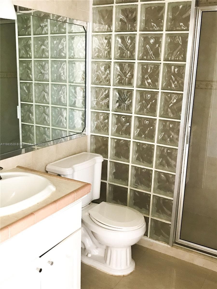 CAPOMAR CONDO · #406 in Miami Beach - Photo 10