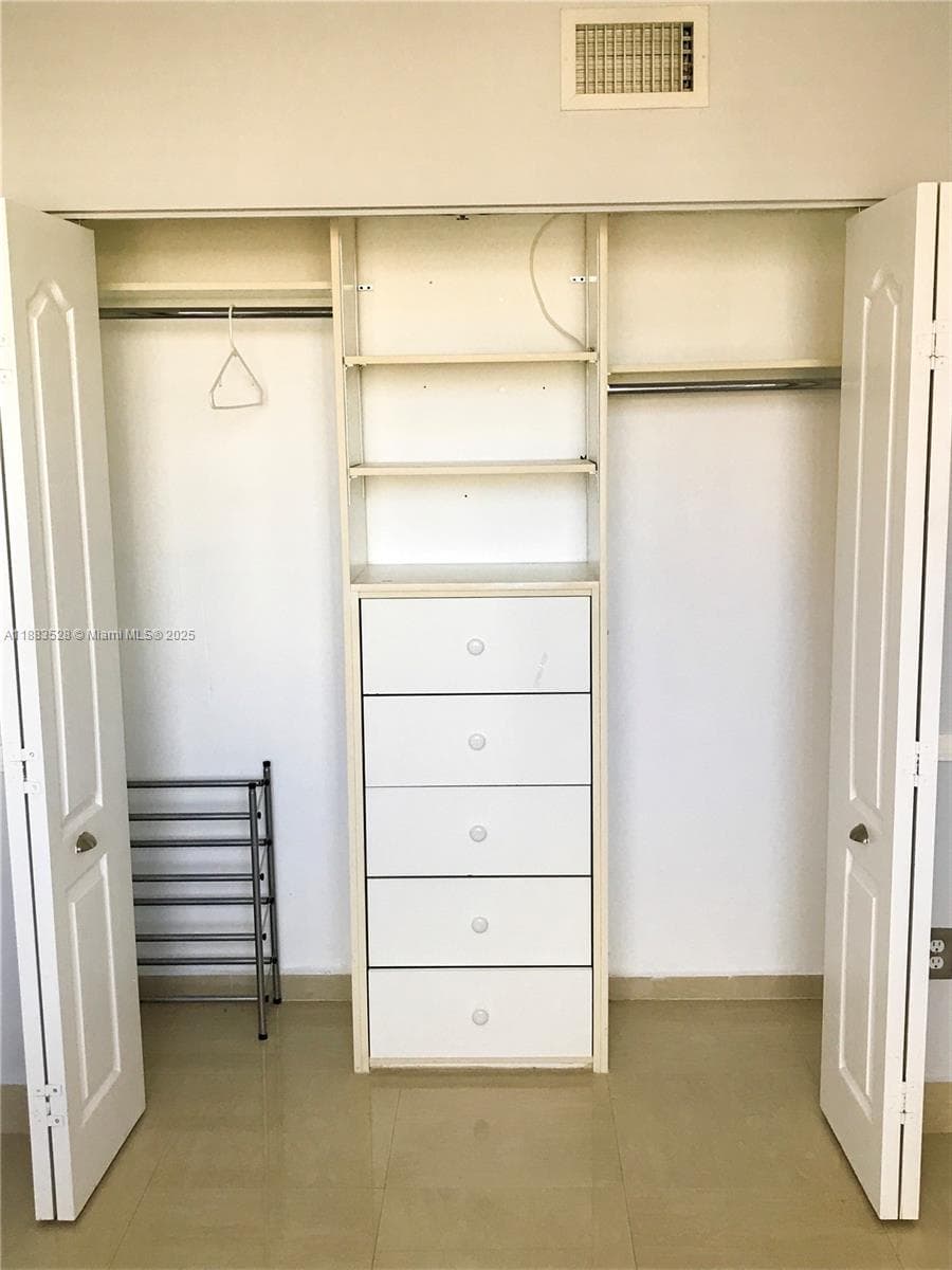 CAPOMAR CONDO · #406 in Miami Beach - Photo 8