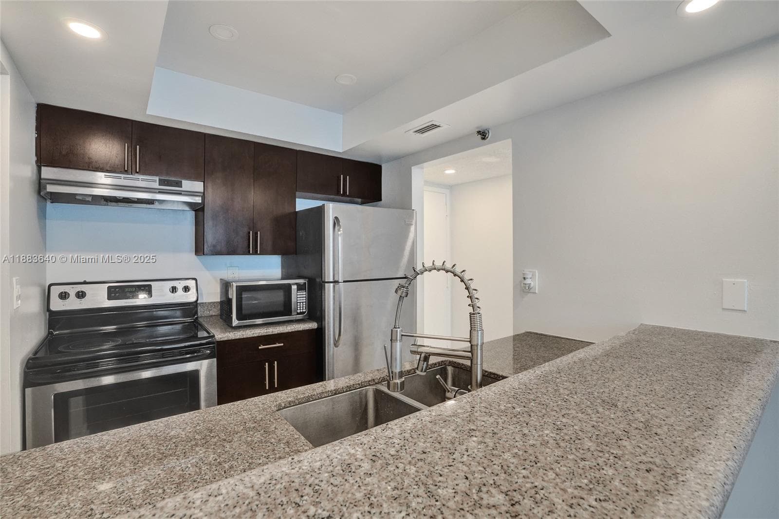 MADISON DOWNTOWN CONDO · #W-1810 in Miami - Photo 4