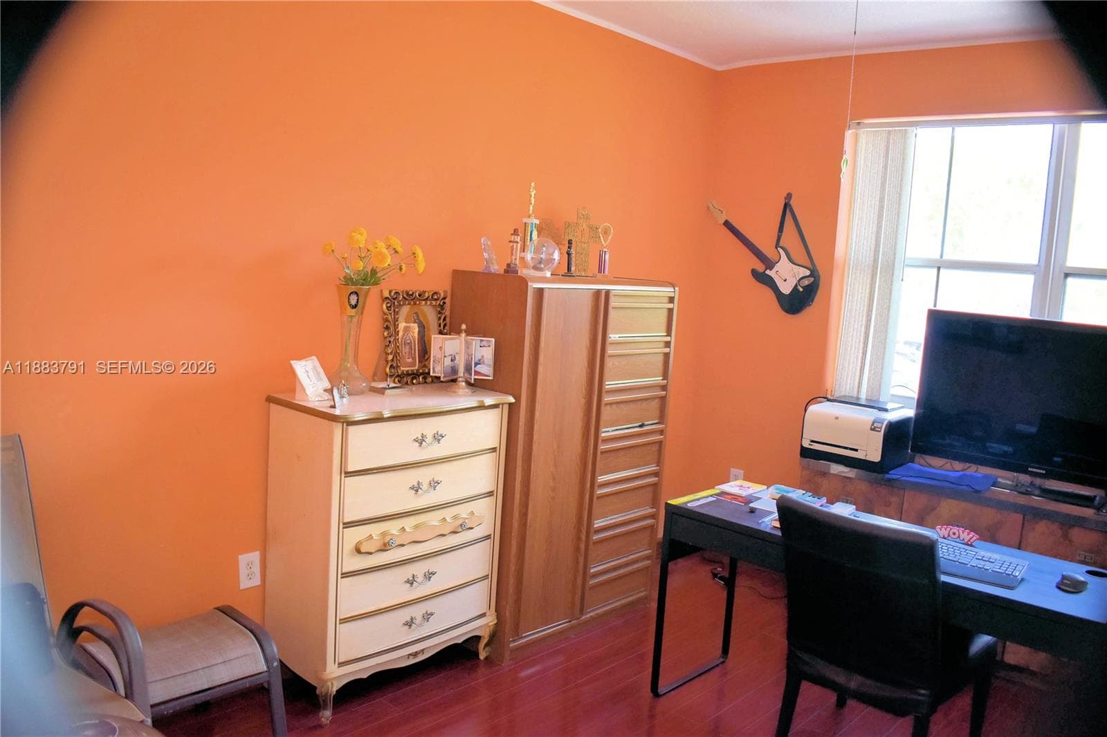Second Bedroom / lots of light