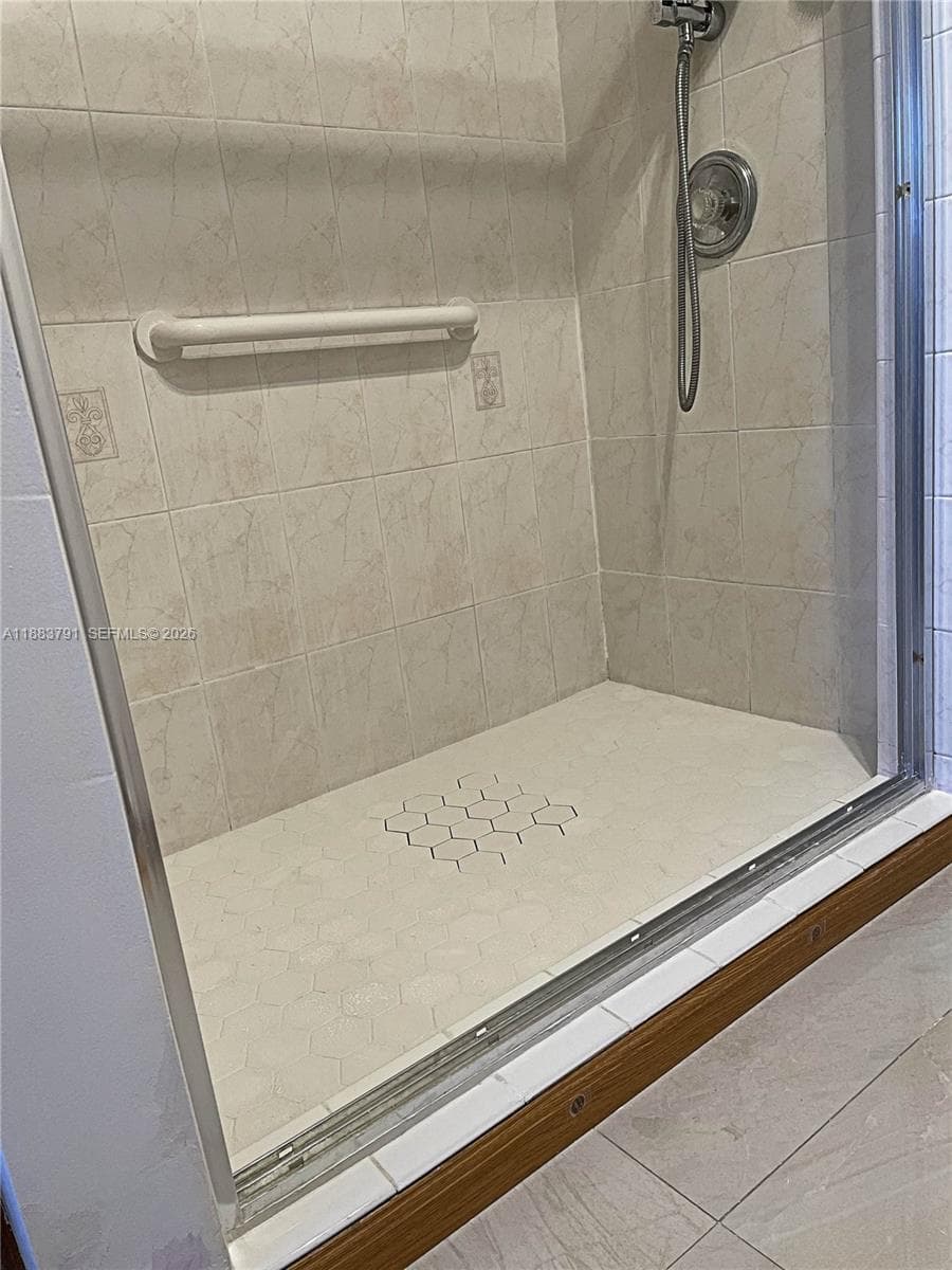 Bathroom / Shower