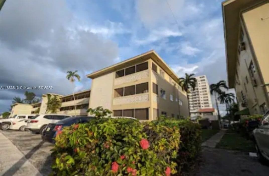 SANS SOUCI CONDO · #10 in North Miami - Photo 2