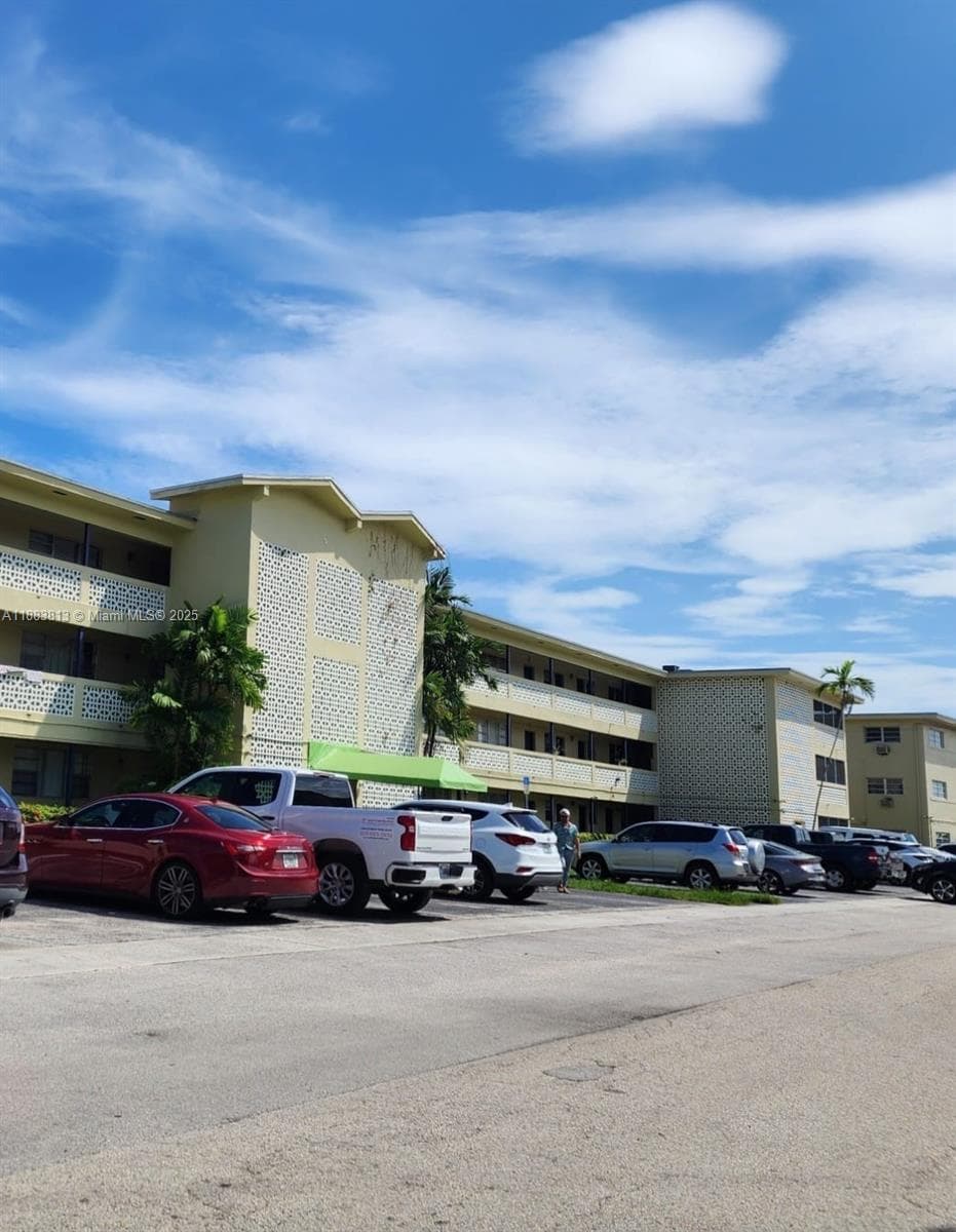 SANS SOUCI CONDO · #10 in North Miami - Photo 1