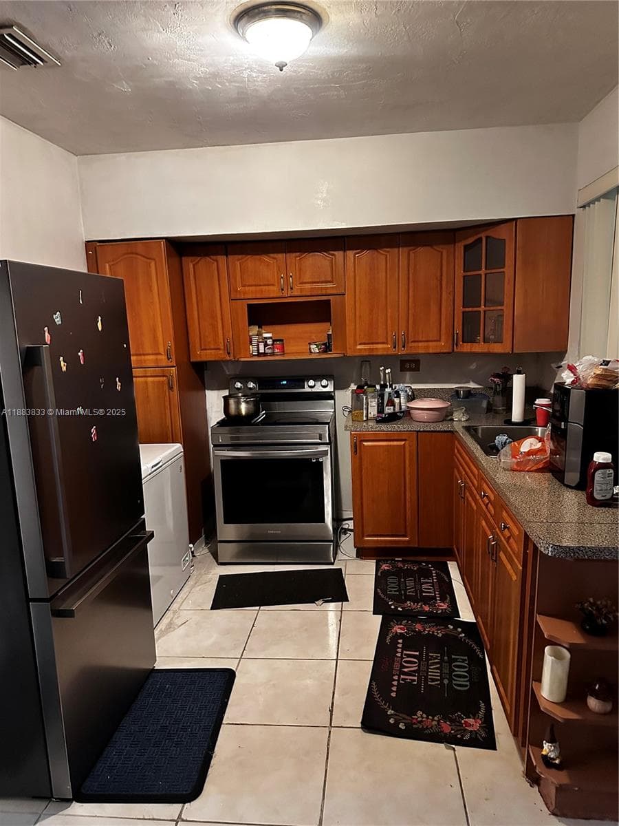 10900 NW 22nd Ct photo 2