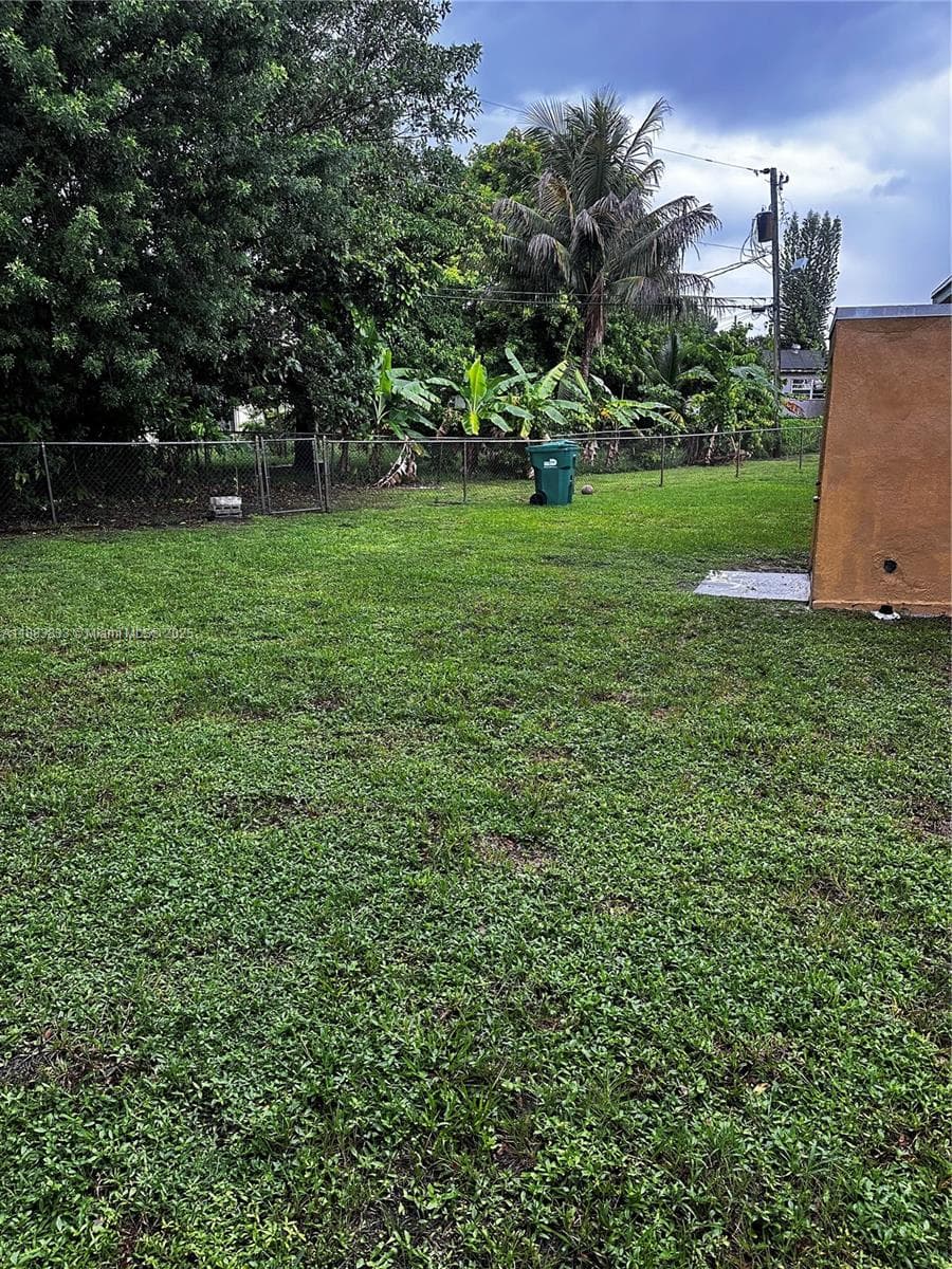 10900 NW 22nd Ct photo 9