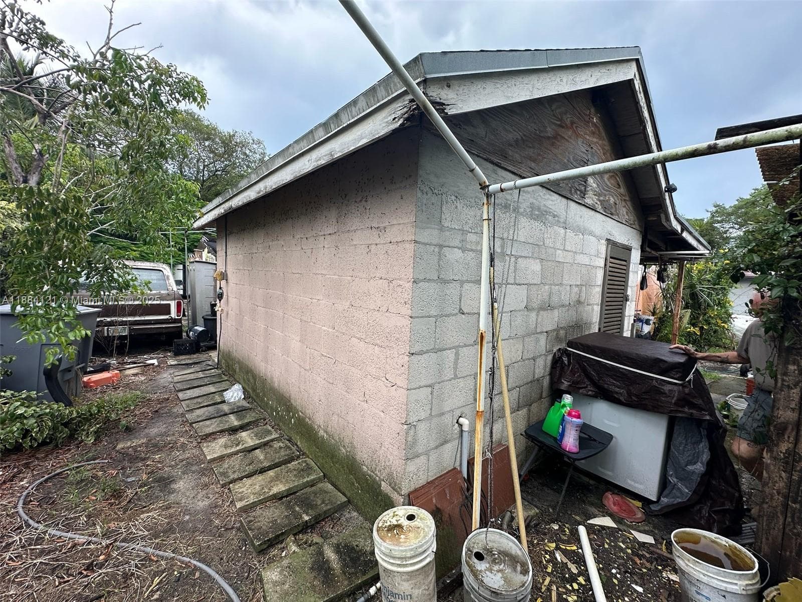 1499 SW 28th Way photo 2