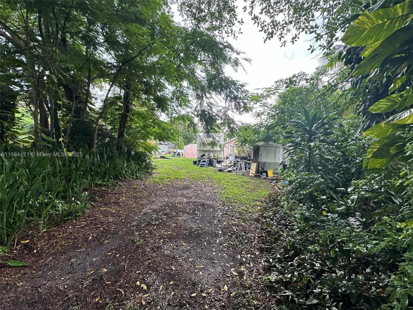 1499 SW 28th Way photo 3