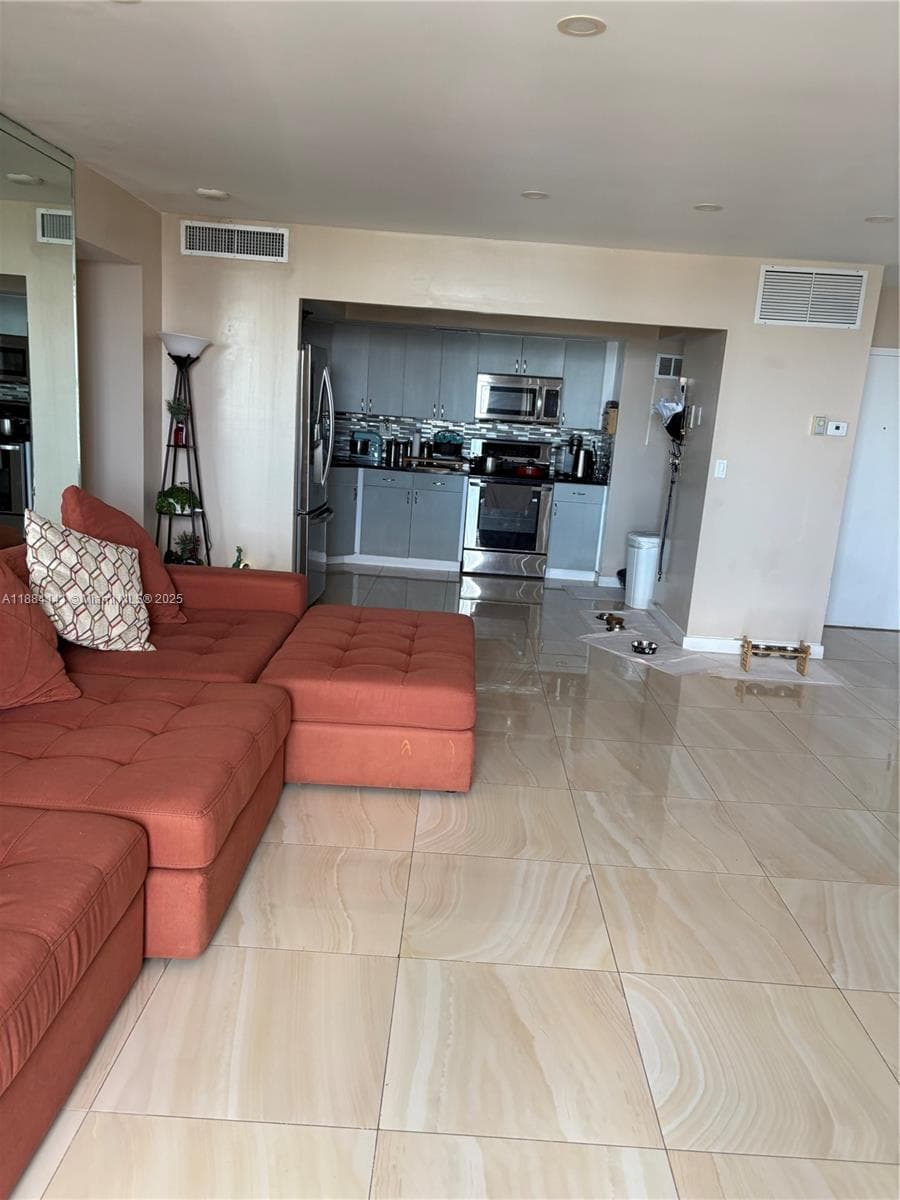 BAYVIEW TOWERS CONDO SOUT · #B1605 in North Miami - Photo 4