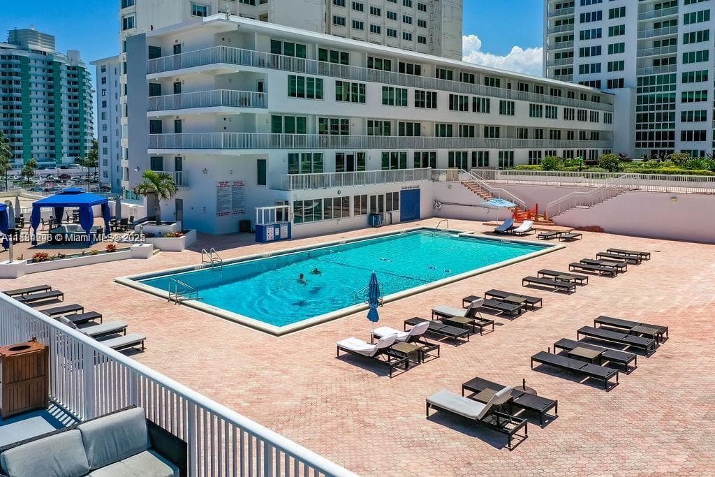 THE CARRIAGE HOUSE CONDO · #833 in Miami Beach - Photo 10