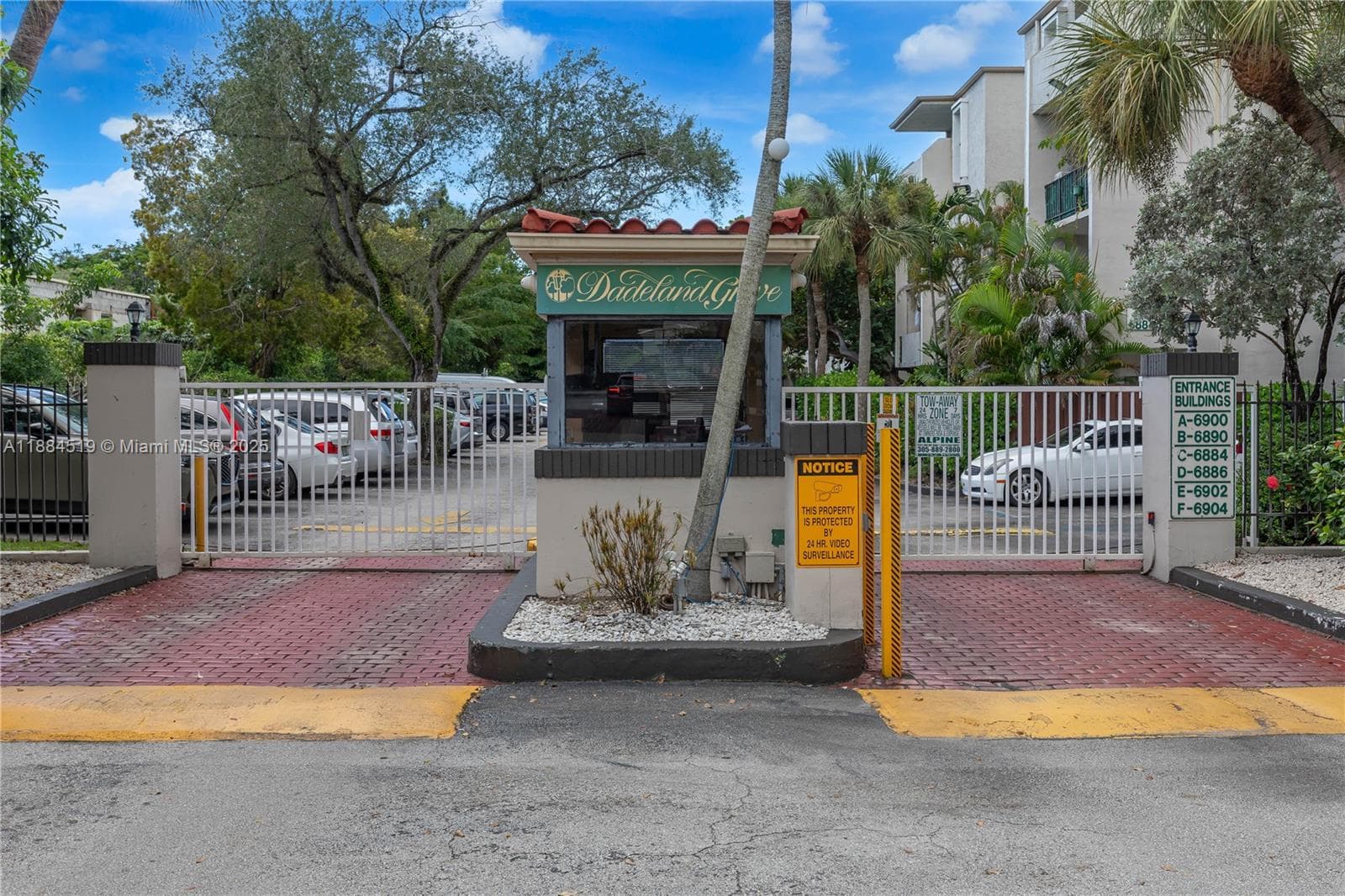 Dadeland Grove · #C401 in Pinecrest - Photo 17