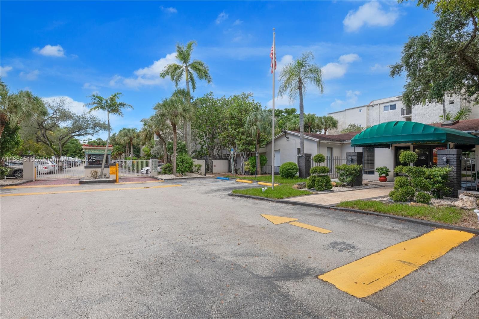 Dadeland Grove · #C401 in Pinecrest - Photo 18