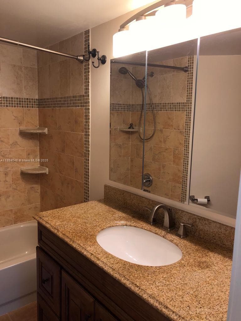 Lake Pointe Condo · #103 in Oakland Park - Photo 13