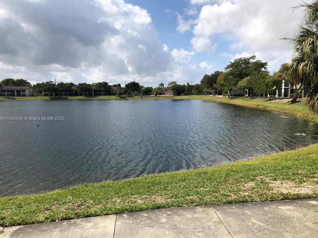 Lake Pointe Condo · #103 in Oakland Park - Photo 17