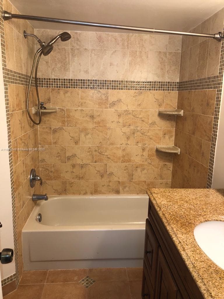 Lake Pointe Condo · #103 in Oakland Park - Photo 12
