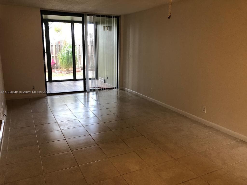 Lake Pointe Condo · #103 in Oakland Park - Photo 7
