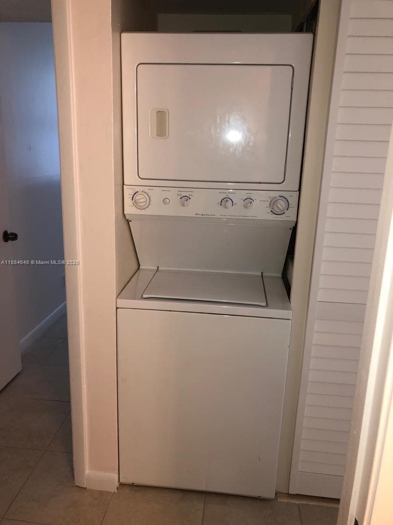 Lake Pointe Condo · #103 in Oakland Park - Photo 10
