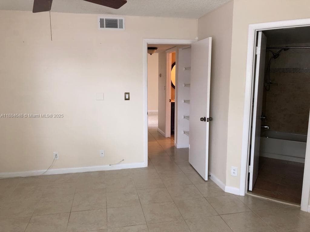 Lake Pointe Condo · #103 in Oakland Park - Photo 14