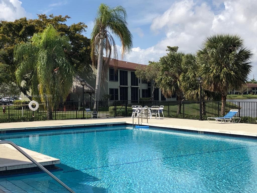 Lake Pointe Condo · #103 in Oakland Park - Photo 18