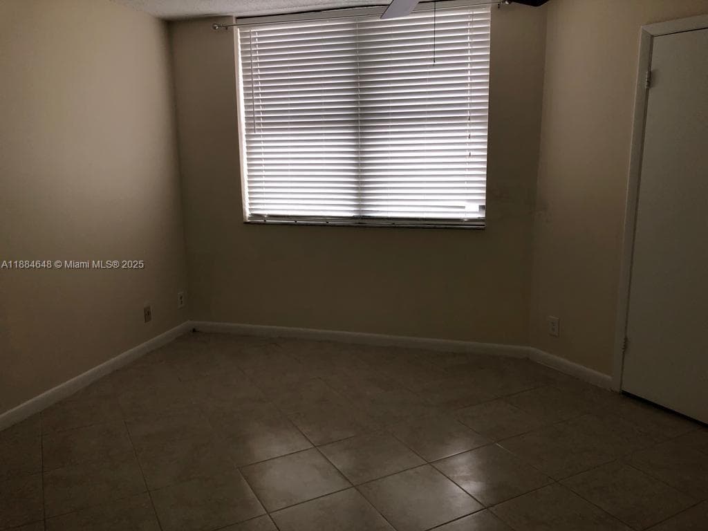 Lake Pointe Condo · #103 in Oakland Park - Photo 11
