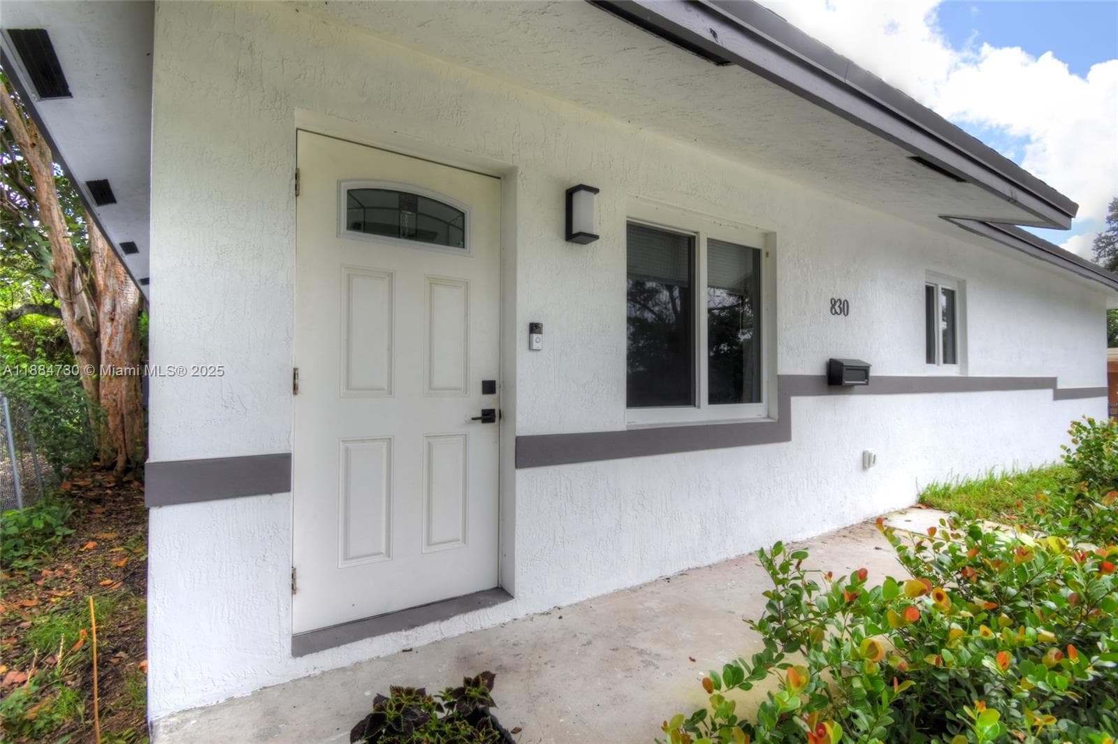 830 NW 19th Ter photo 2