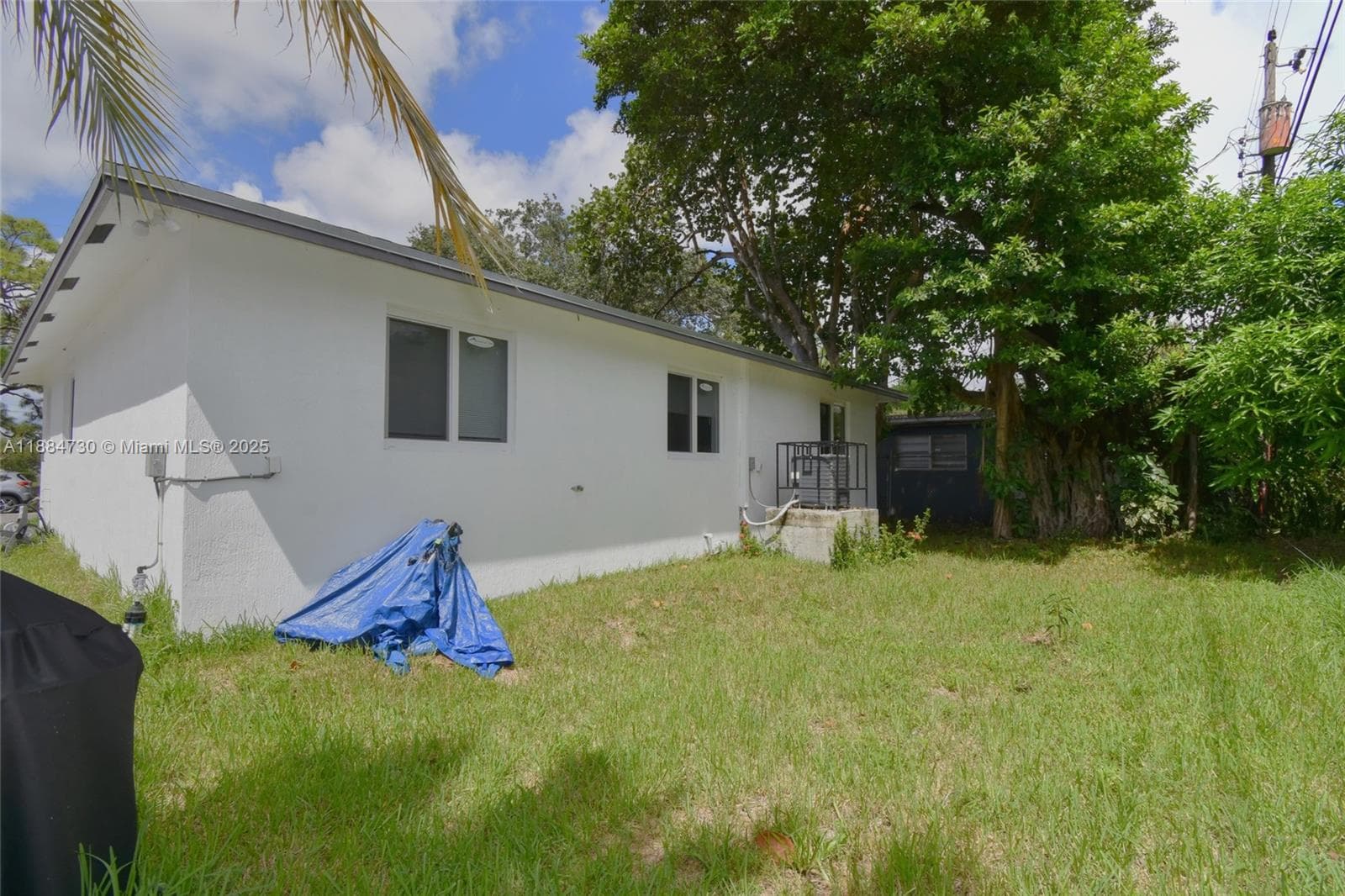 830 NW 19th Ter photo 32