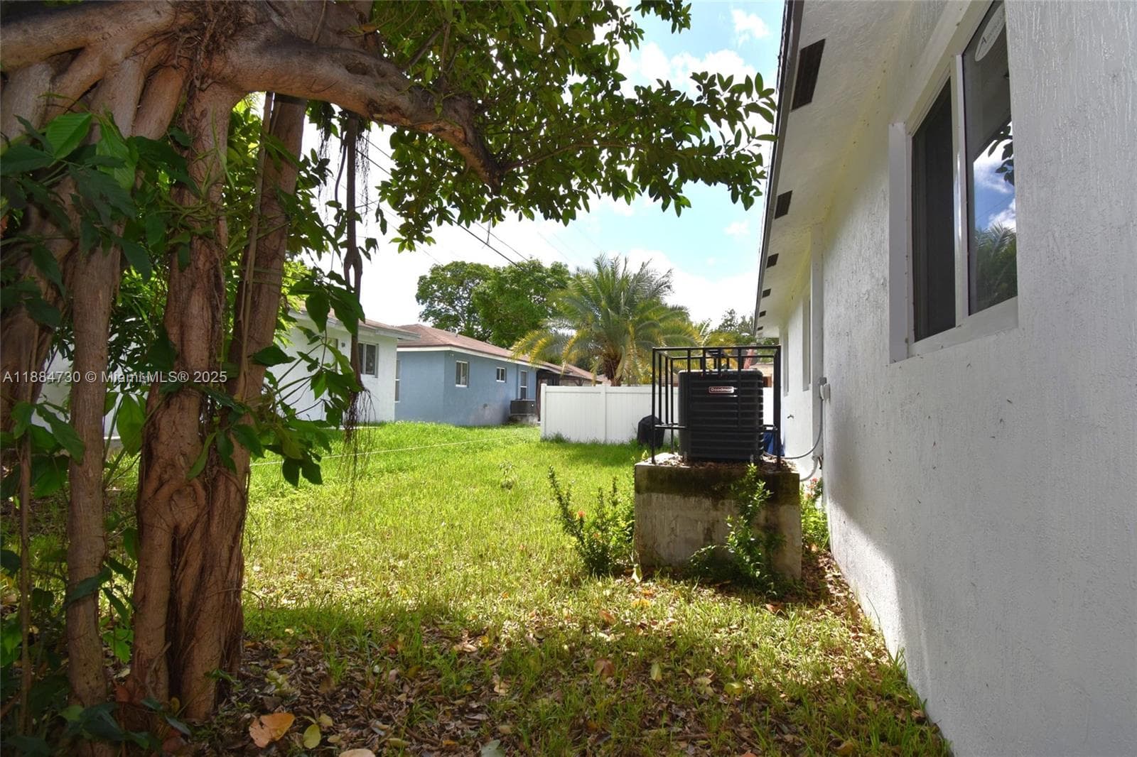 830 NW 19th Ter photo 30