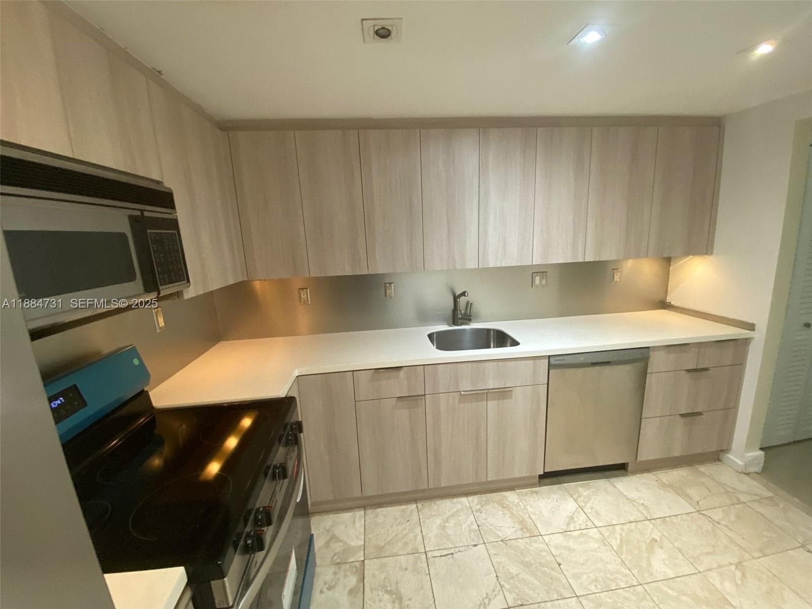 ST REGIS APTS CONDO · #2B in Bay Harbor Islands - Photo 15