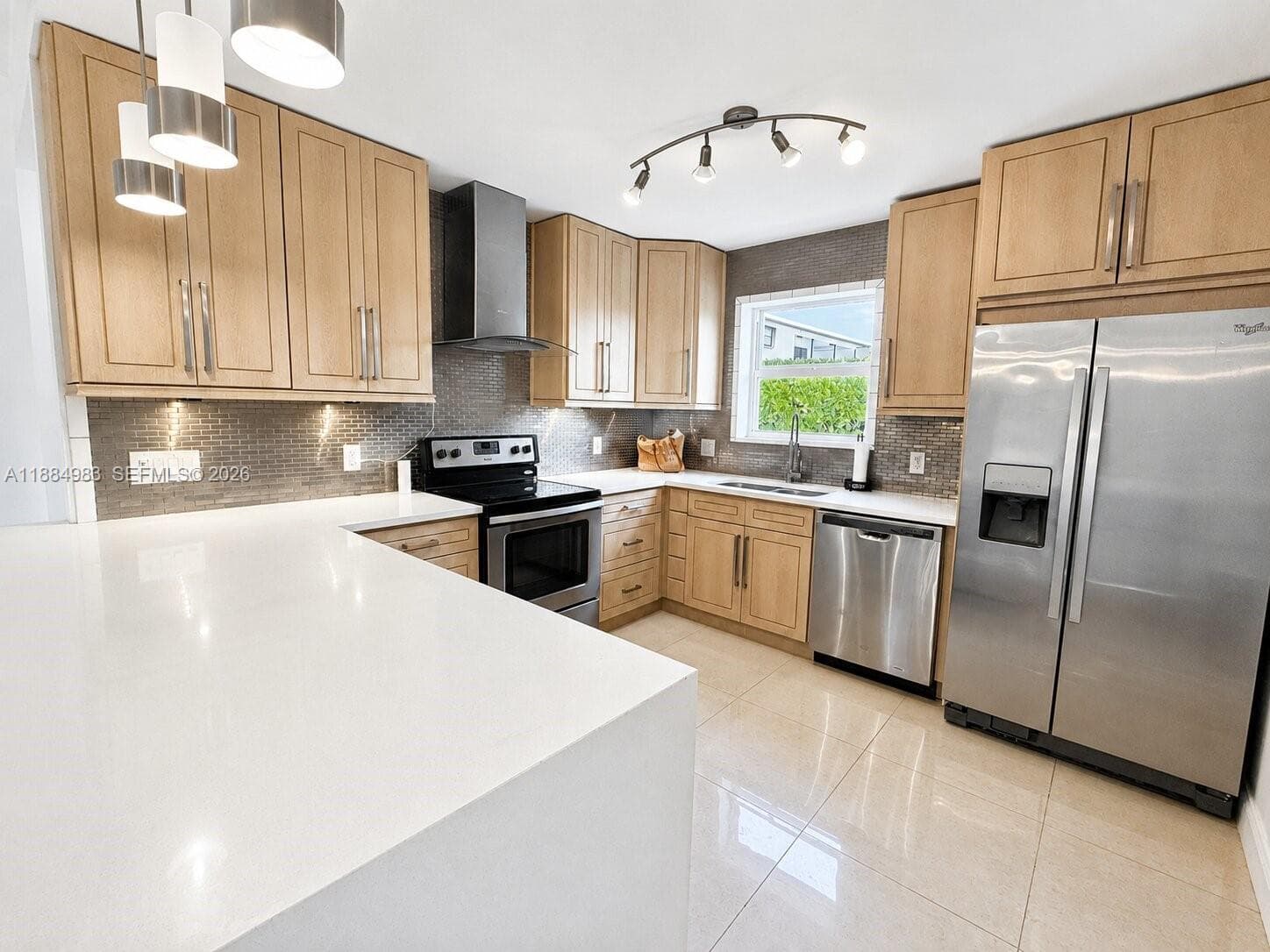2830 NE 56 ct photo 5