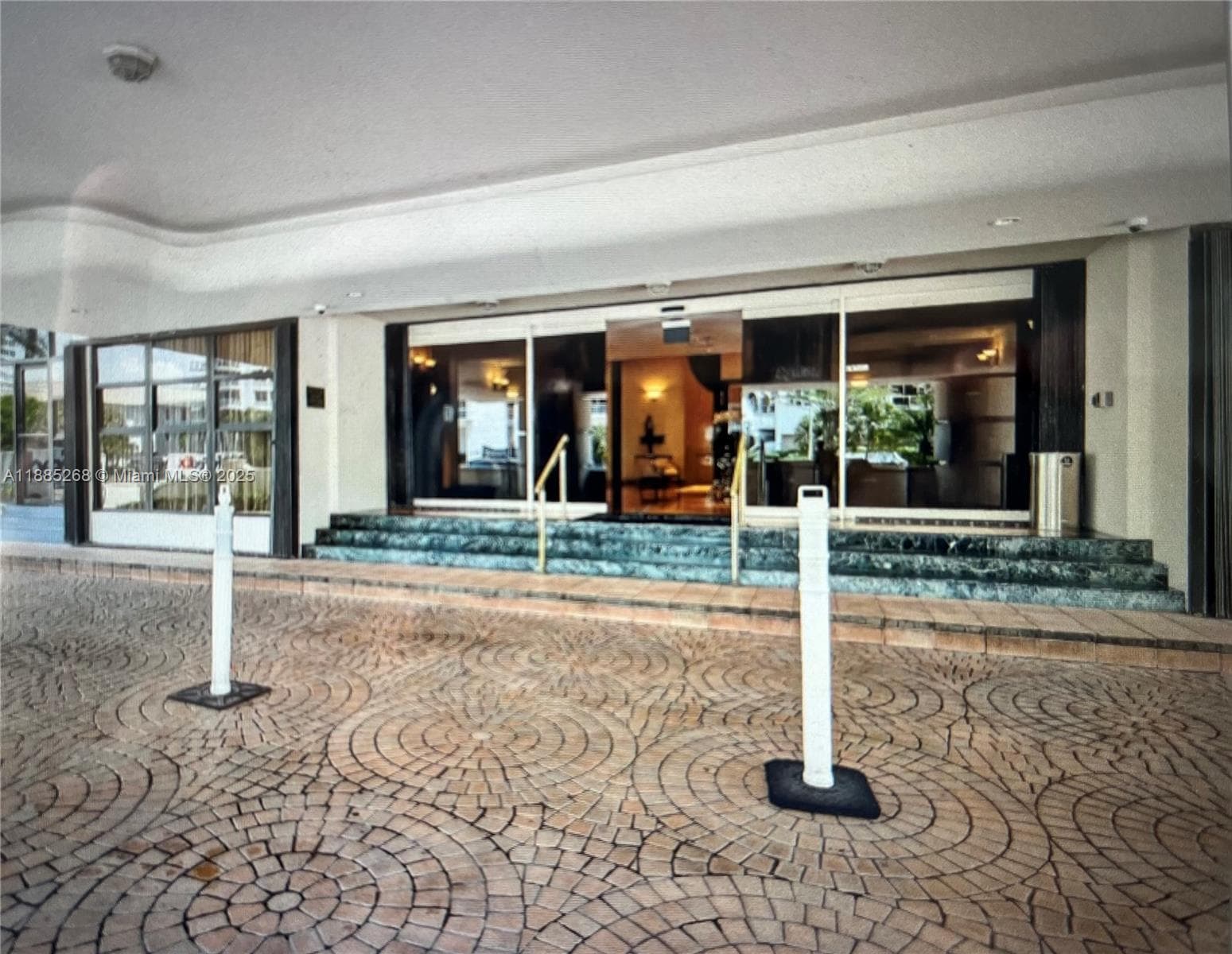LEXCELLENCE CONDO · #2101 in Miami Beach - Photo 6