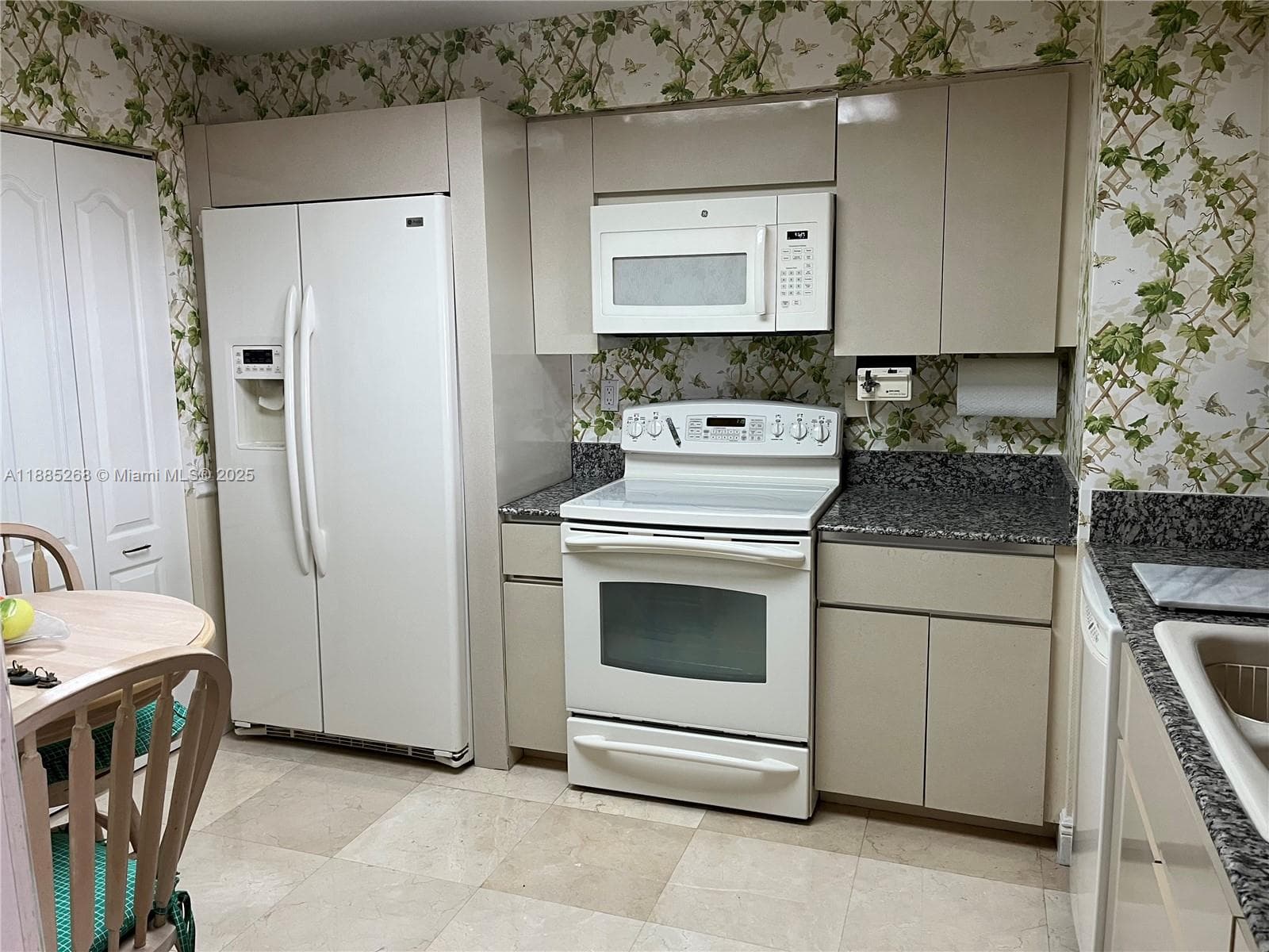 LEXCELLENCE CONDO · #2101 in Miami Beach - Photo 20