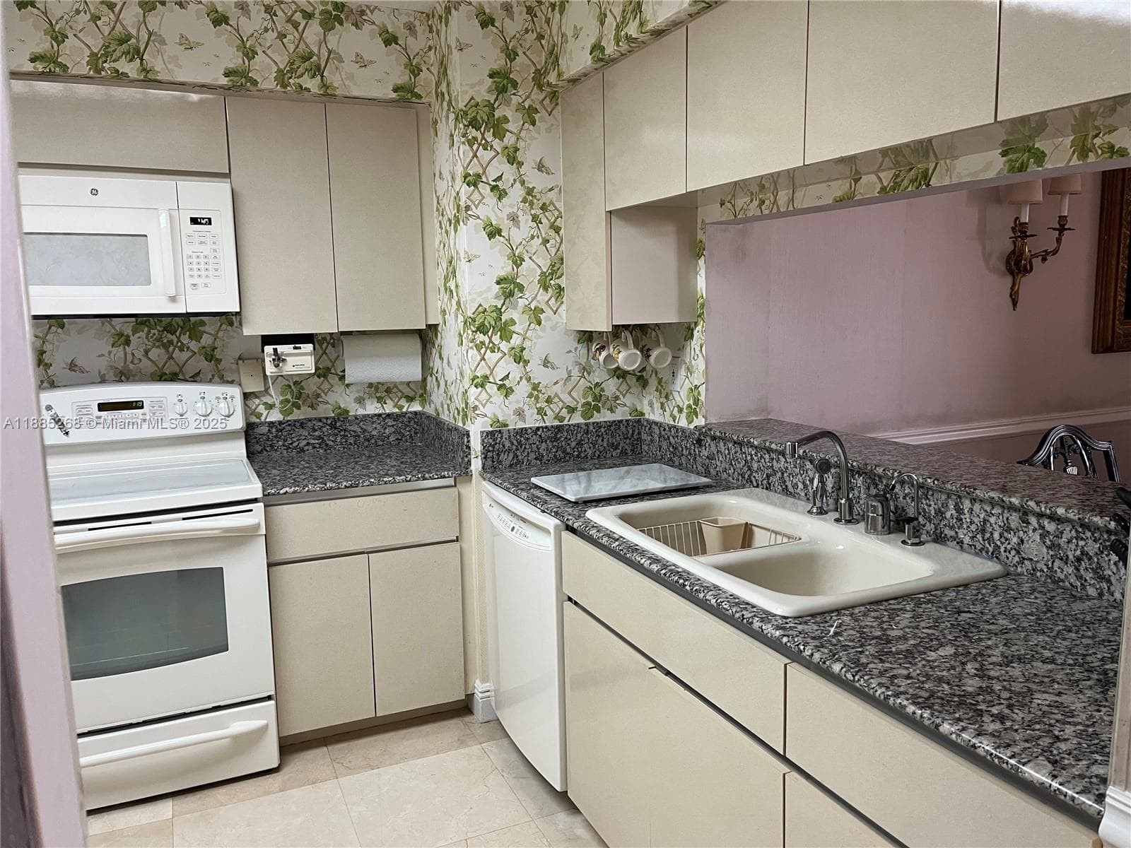 LEXCELLENCE CONDO · #2101 in Miami Beach - Photo 19
