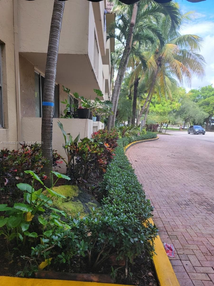BAYVIEW PALMS · #115 in North Miami - Photo 2