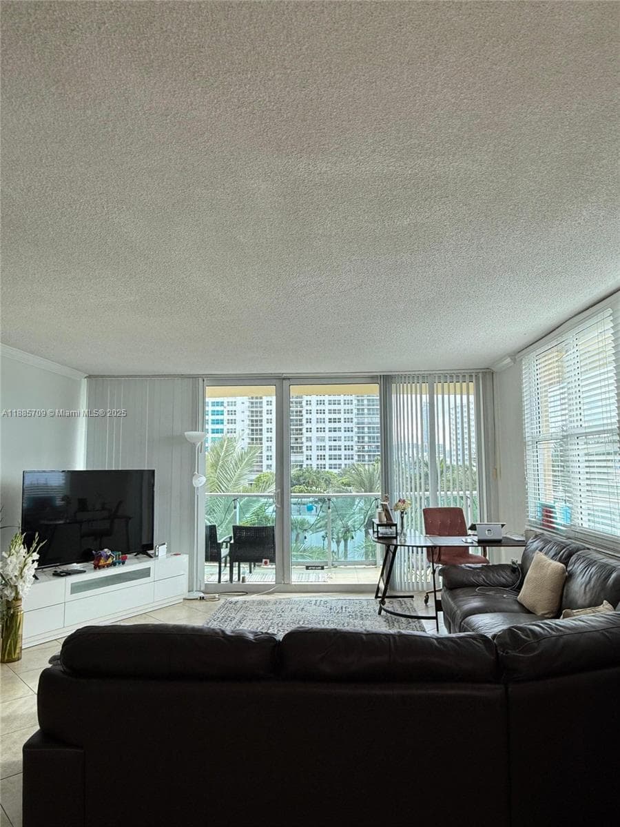 WAVE CONDO · #535 in Hollywood - Photo 15
