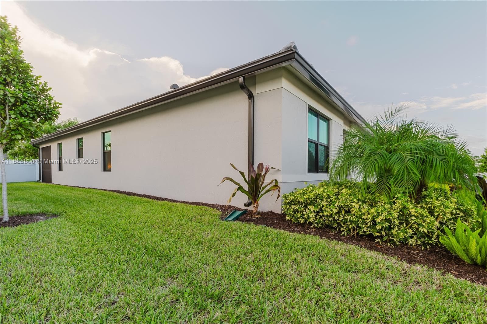 3001 Hibiscus Ave photo 46