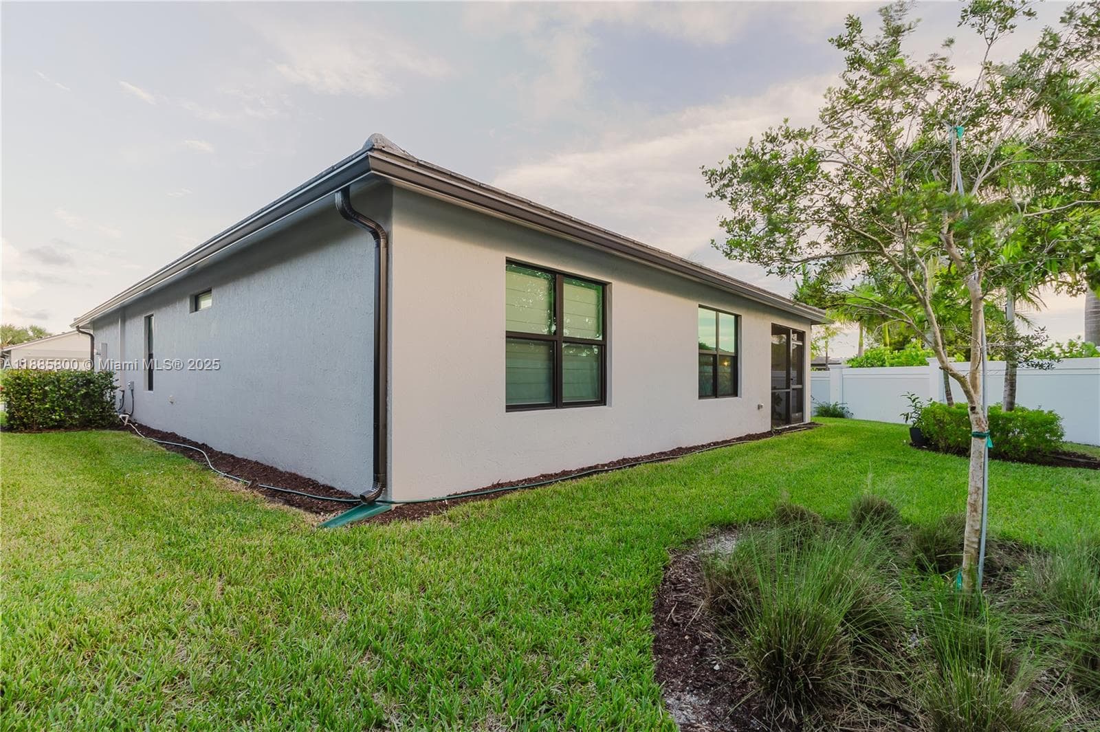 3001 Hibiscus Ave photo 49