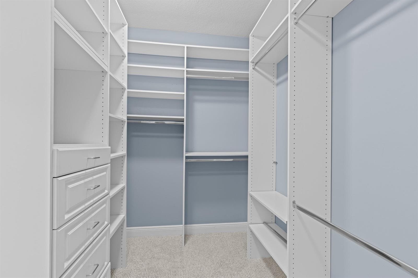 walk-in-closet
