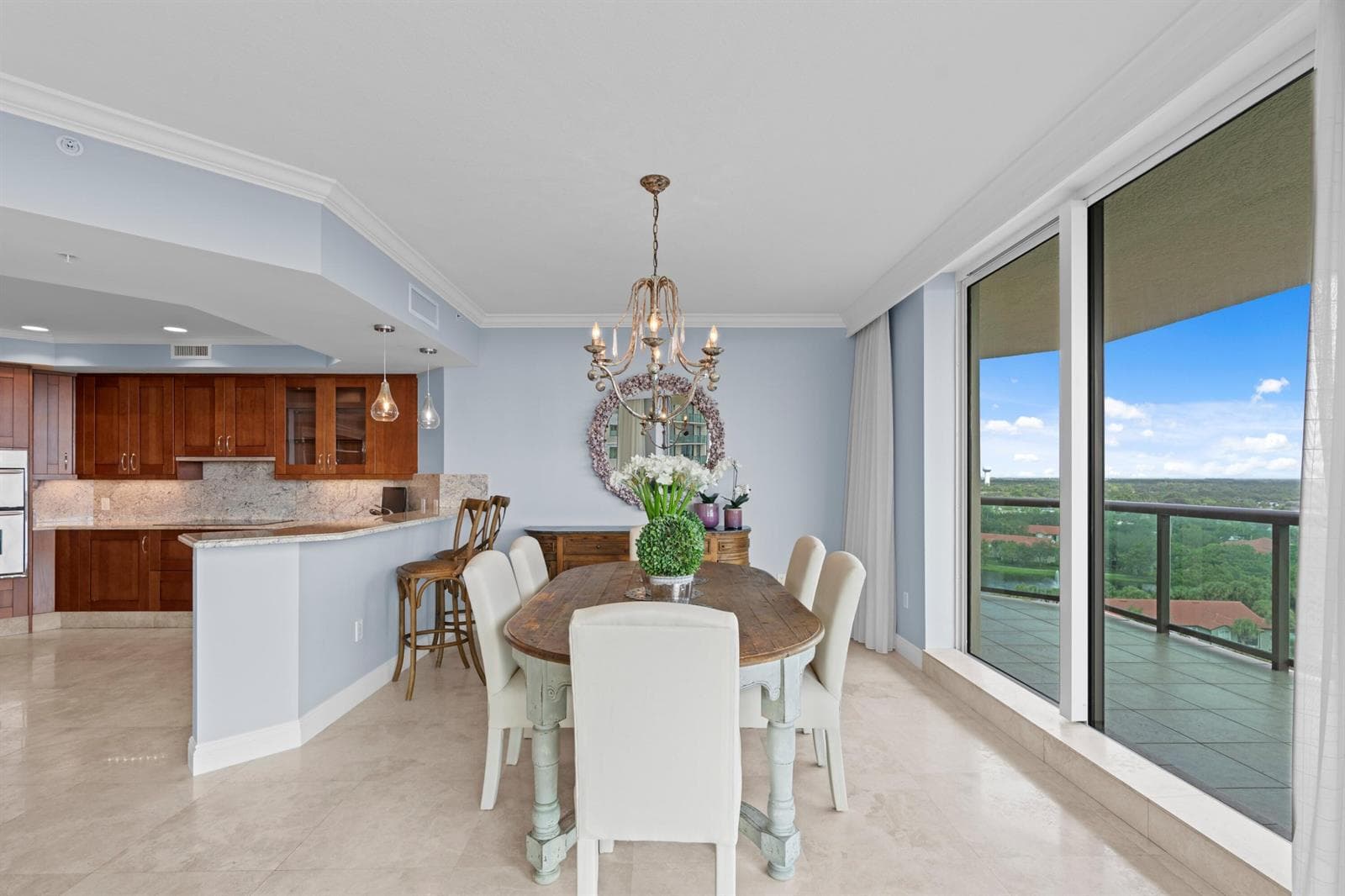 Dining/Kitchen
