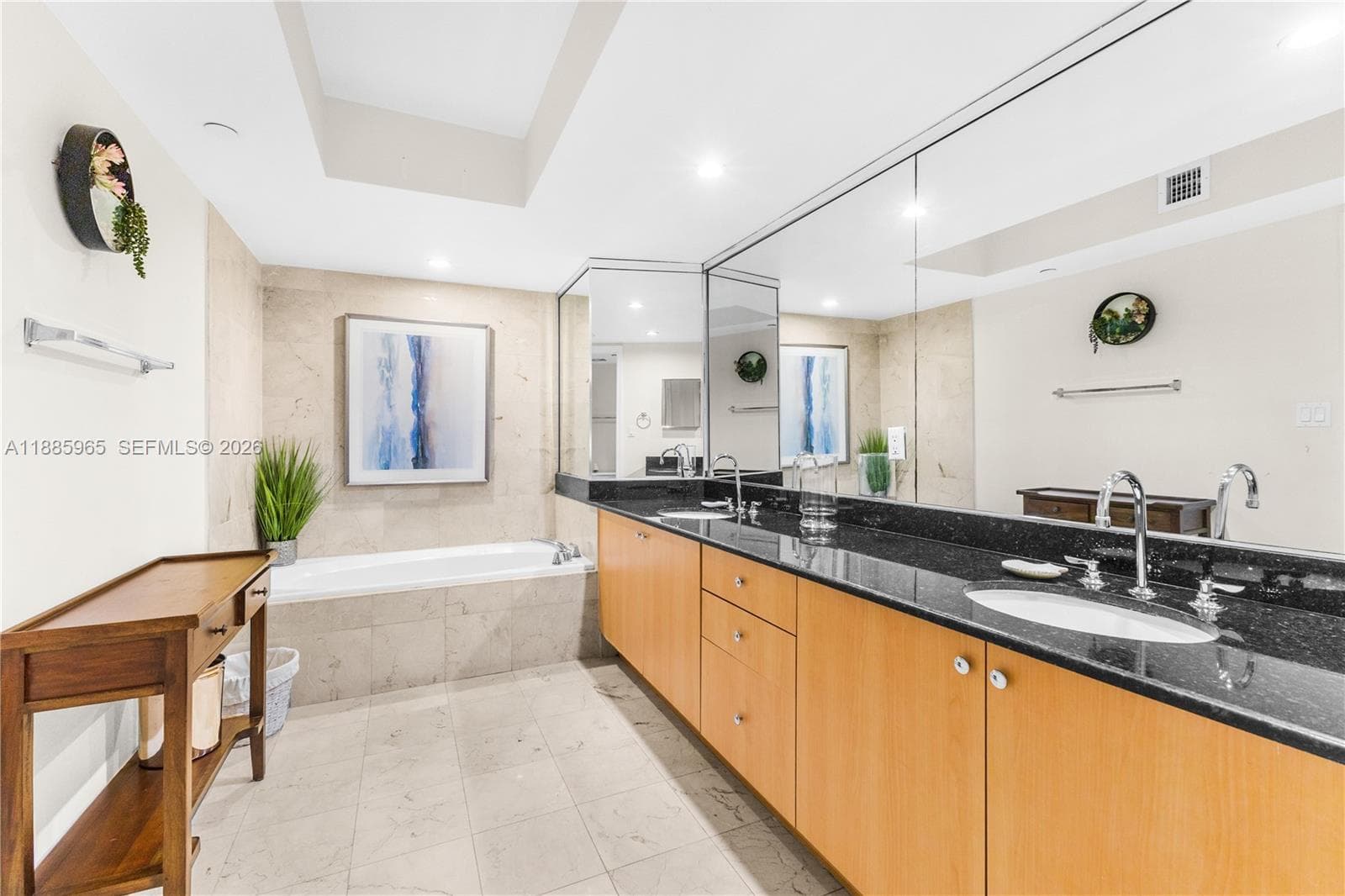The Collins Condo · #1505 in Miami Beach - Photo 9