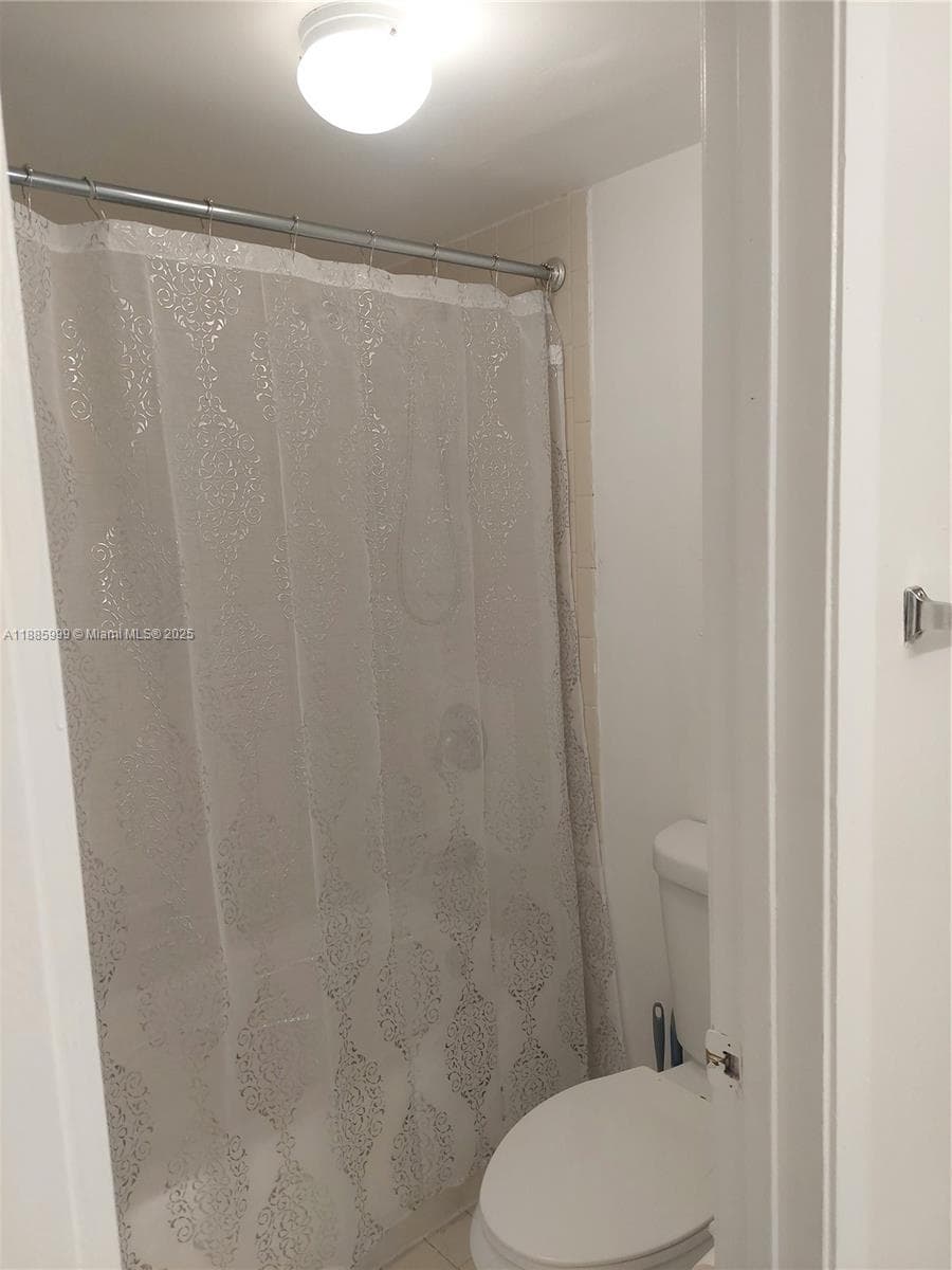 MASTER BATH COMBO TUB/SHOWER