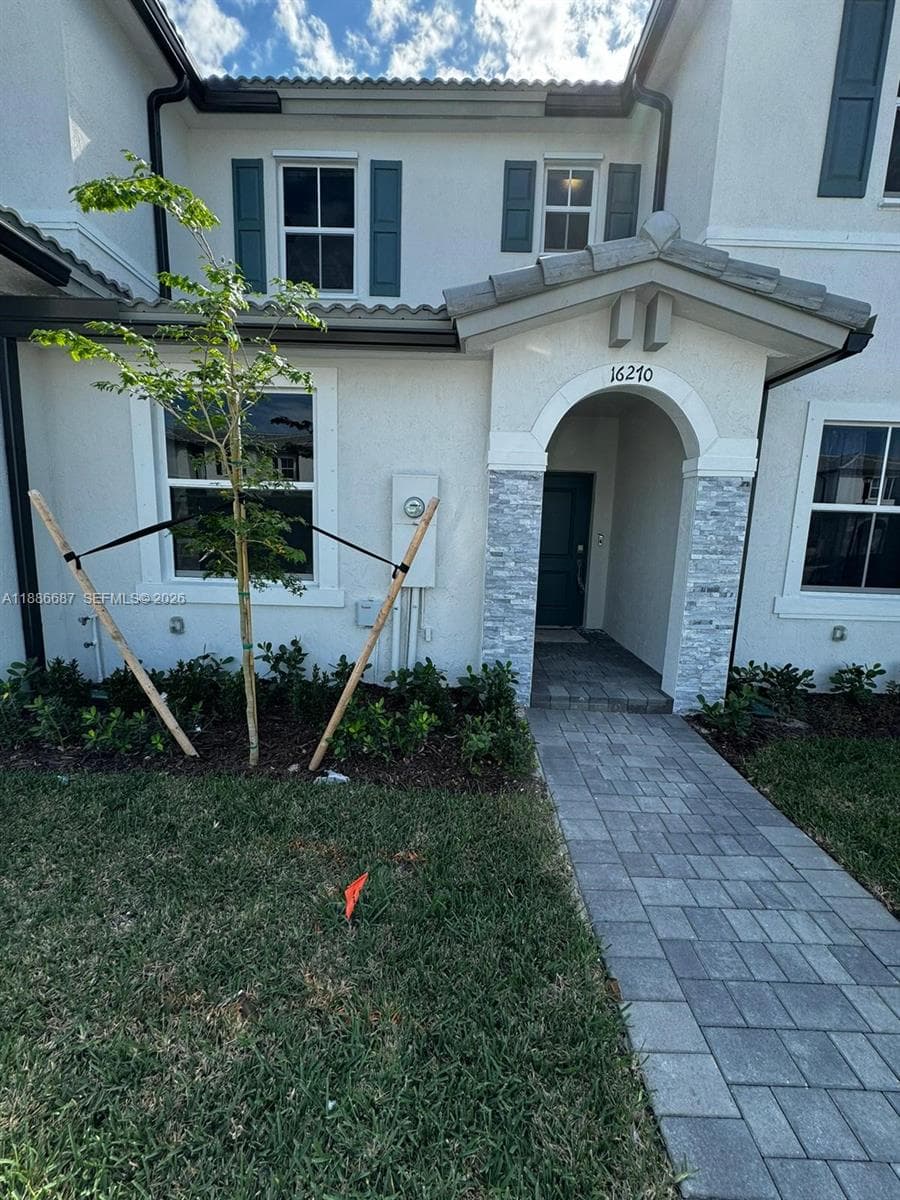 16270 SW 292nd St photo 2