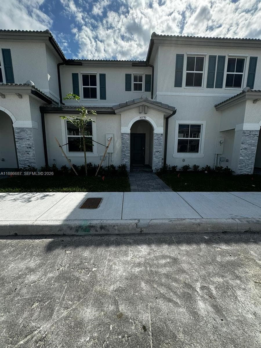 16270 SW 292nd St photo 1