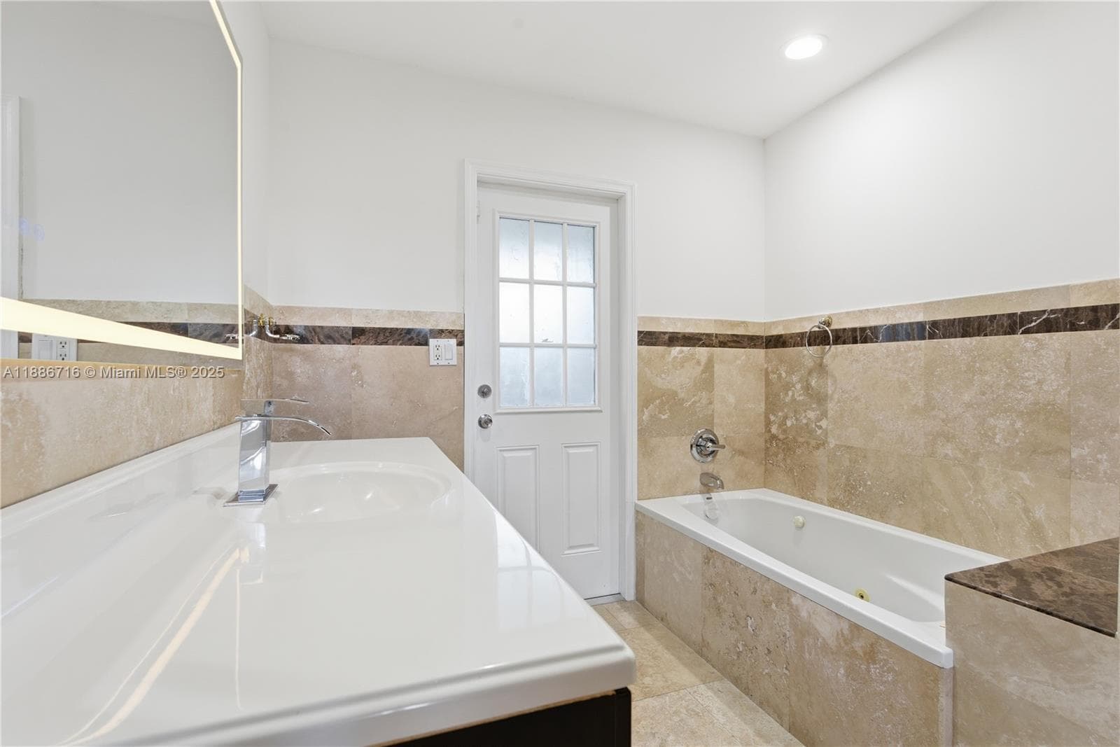 1400 E Hawthorne Cir photo 6