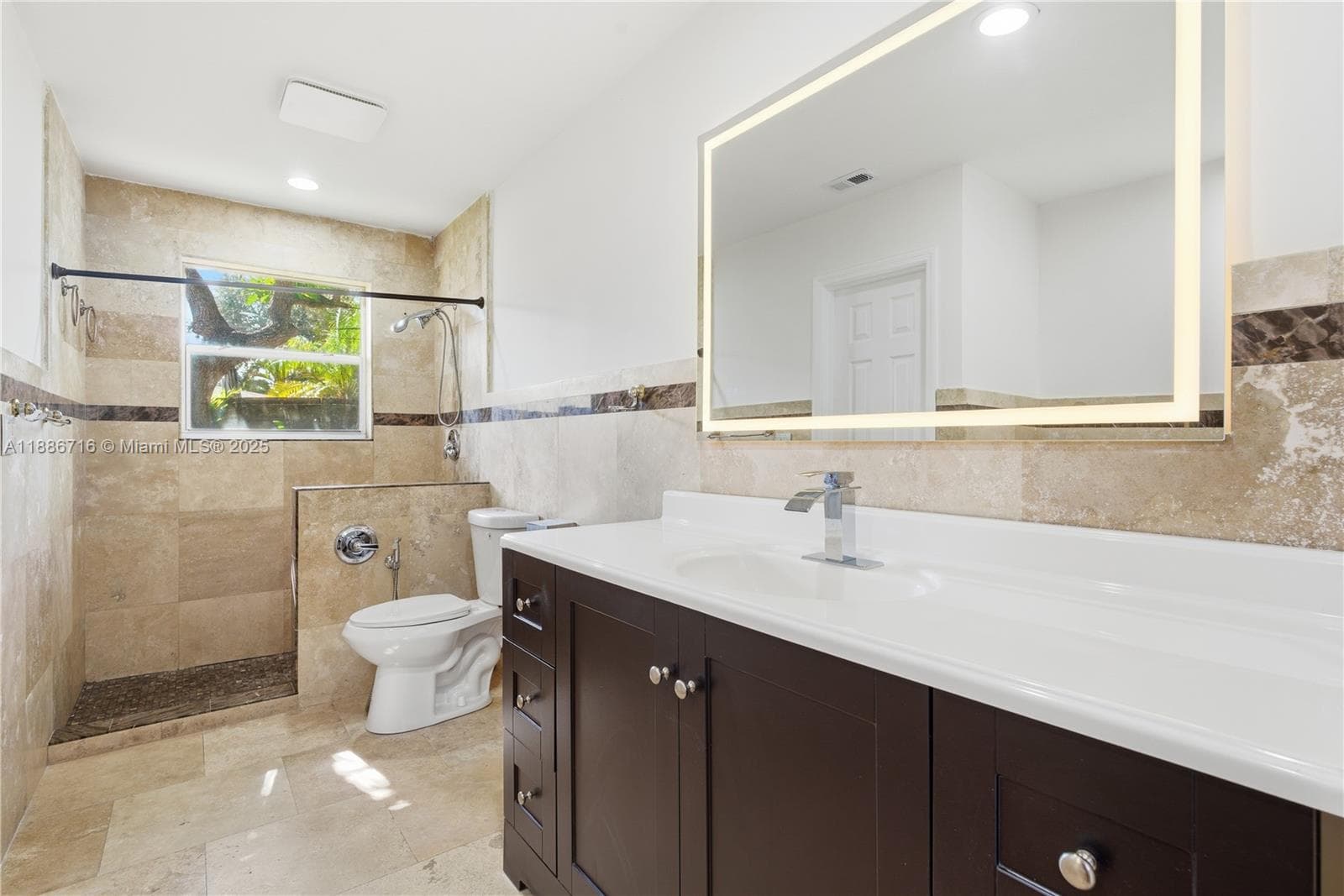 1400 E Hawthorne Cir photo 5